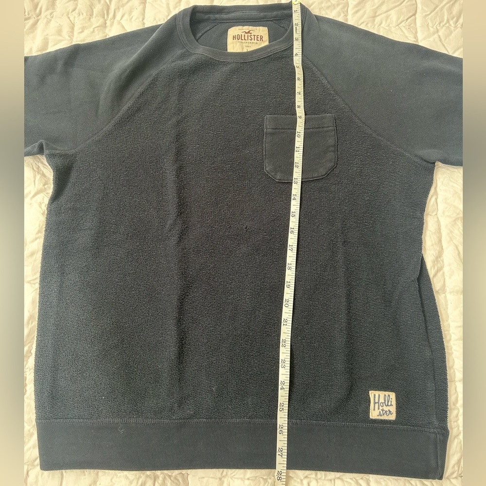 Hollister Men's Navy Blue Crewneck Sweater Tshirt